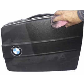 Application blackplast 9500 sur valise bmw